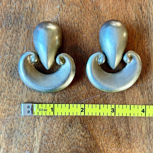 Vintage Chunky Hinged Door Knocker Modernist Clip On Earrings - Picture 7 of 8